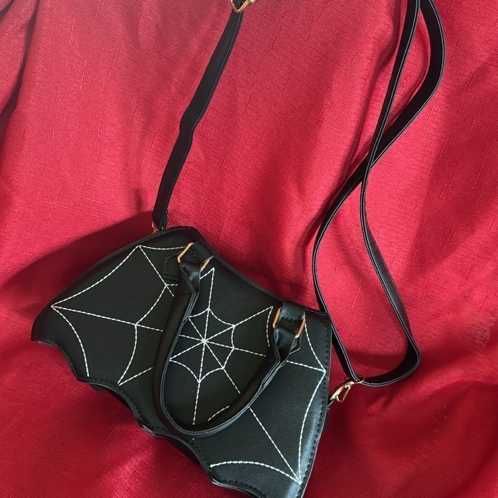 BATWING SPIDERWEB SHOULDER BAG - Picture 7 of 8